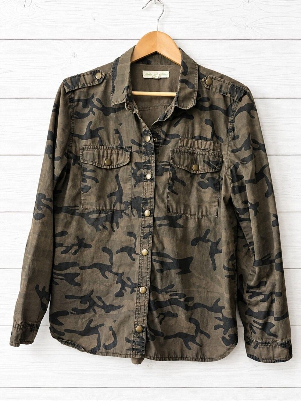 Staring at Stars Camo Shirt Size L